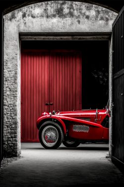 red-classic-sports-car-as-the-essence-of-luxury-7