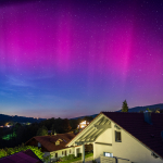 polarlichter-nordlichter-mit-rosa-himmel-ueber-bayern-2023-spektakulaeres-naturphaenomen-ueber-sueddeutschland-und-dem-bayerischen-wald-7