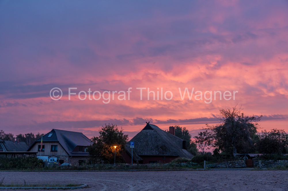 Sonnenaufgang bei Ahrenshoop an der Ostsee. Fischland Zingst Darß, Mecklenburg-Vorpommern