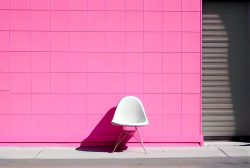 pink-chair-minimalism-2